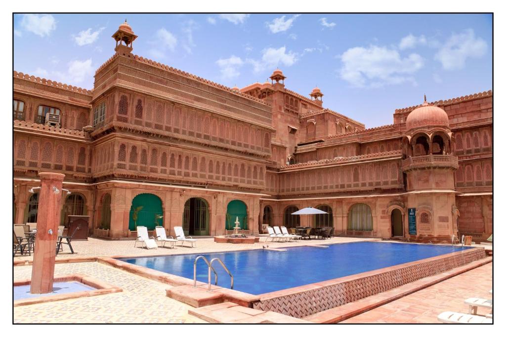 the laxmi niwas palace