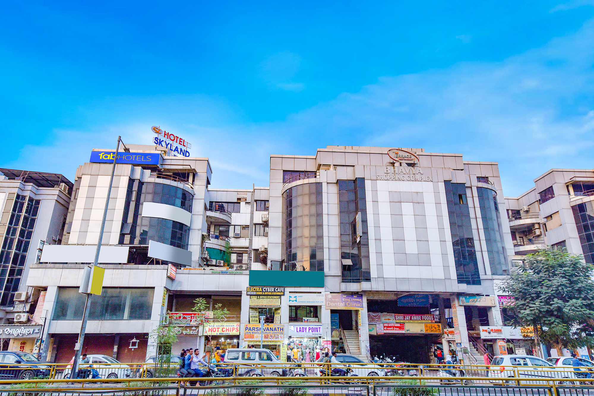 Fabhotel Skyland,5TH FLOOR BHAVYA SHOPPING COMPLEX, AMBLI - BOPAL RD, OPPOSITE GOVERNMENT TUBE WELL, BOPAL, AHMEDABAD, GUJARAT 380058,3 star