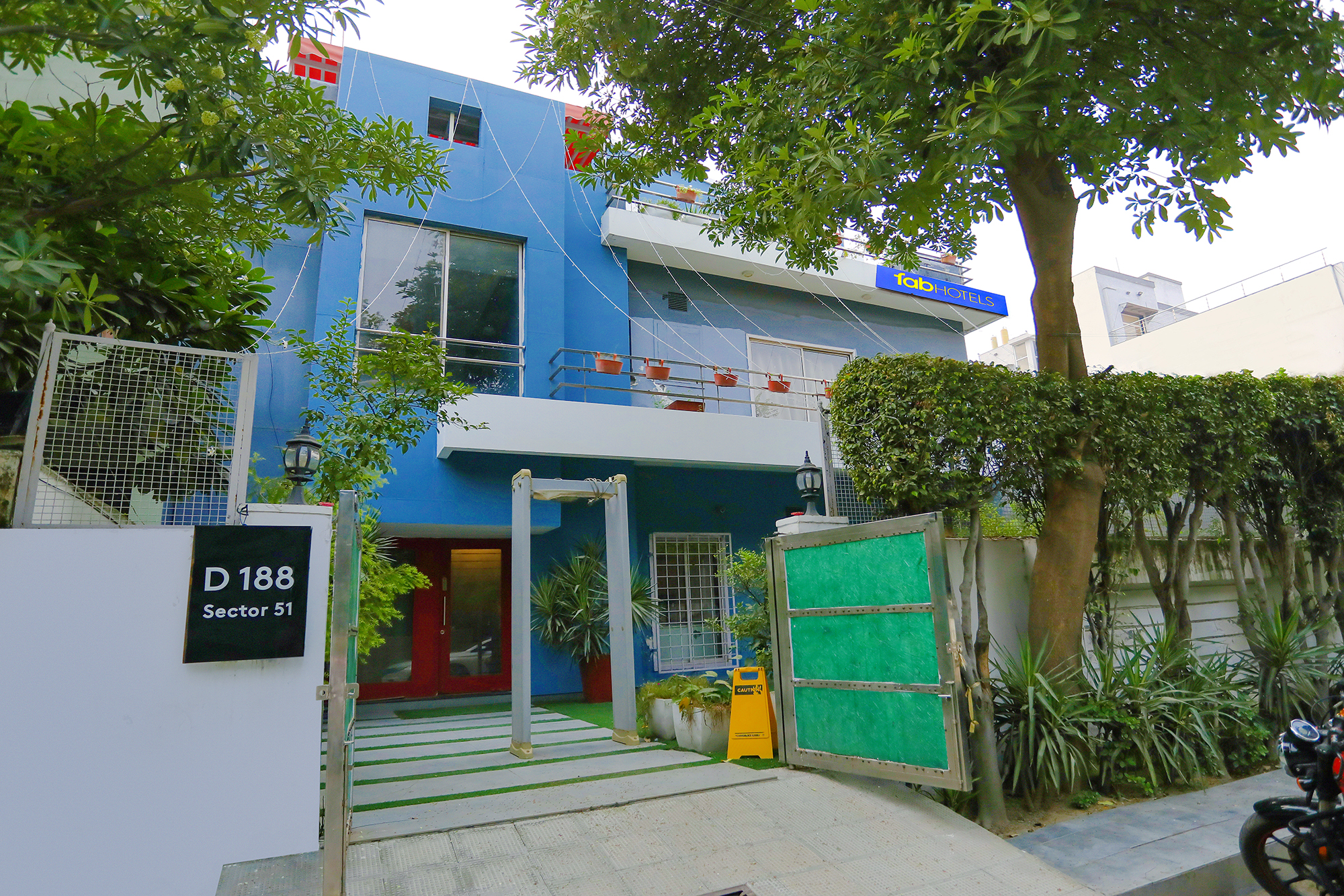fabhotel f9 noida sector 51