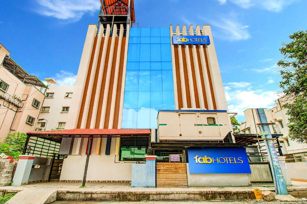 Fabhotel Emara Grand