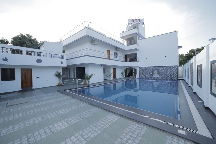 Apk Farm House,Noida>>Delhi,2 star