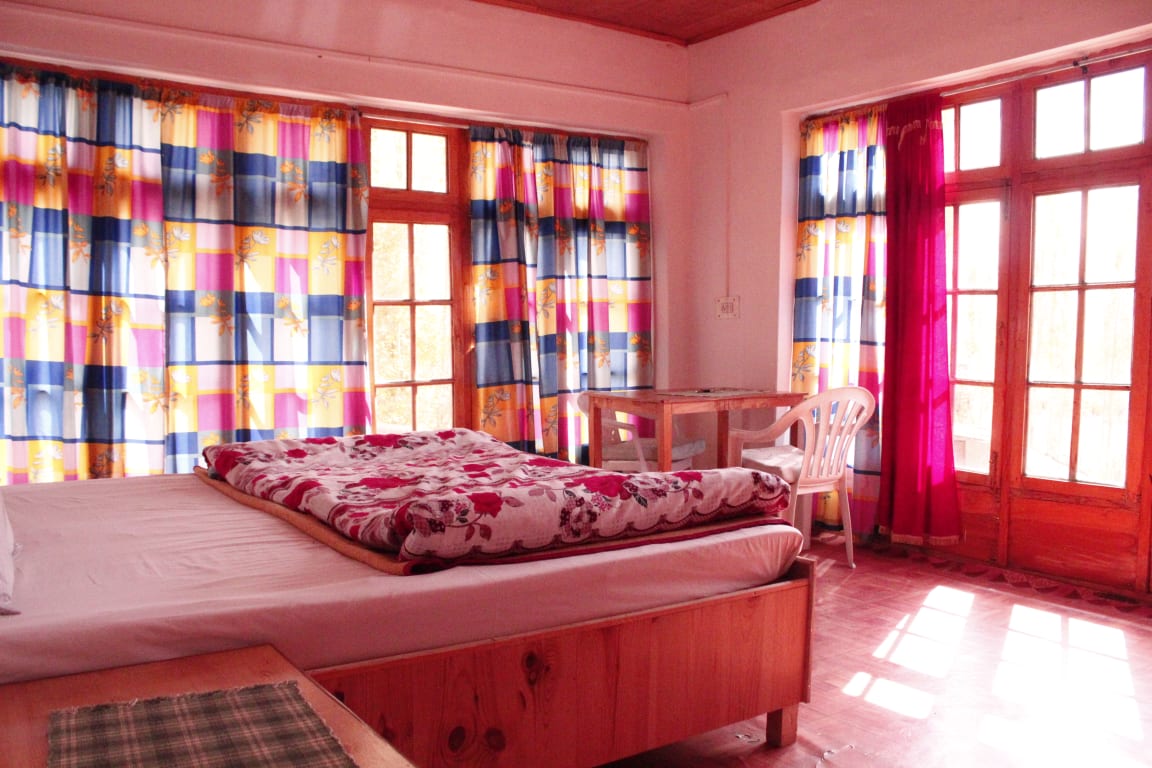 room-image