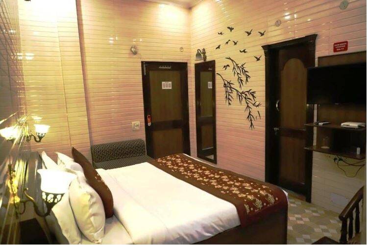 Hotel Holy City,Near Golden Temple,3 star