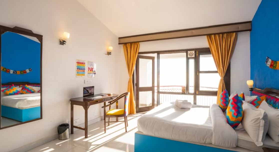 room-image