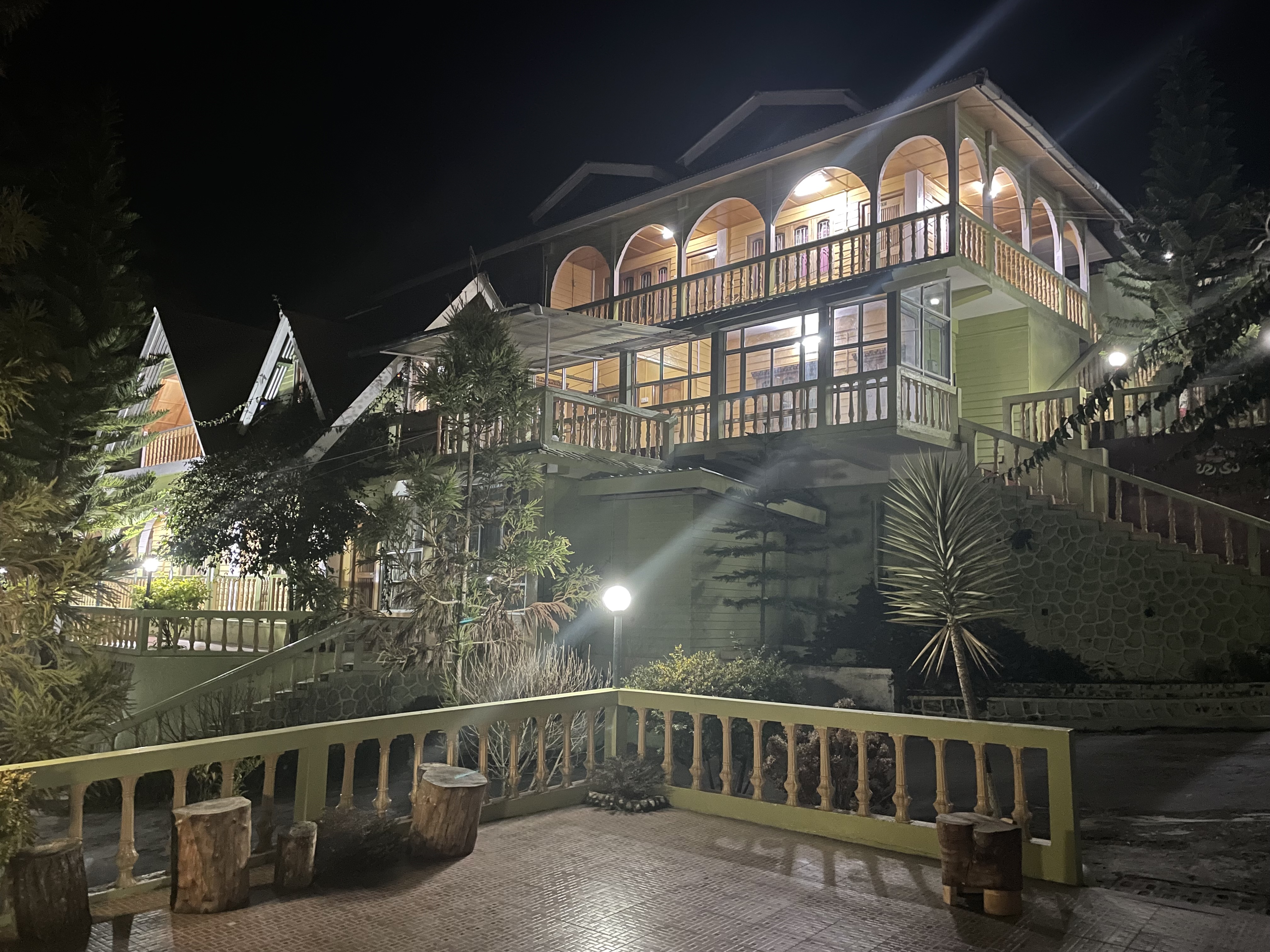 Awoo Resort,Dirang>>Bomdila,3 star