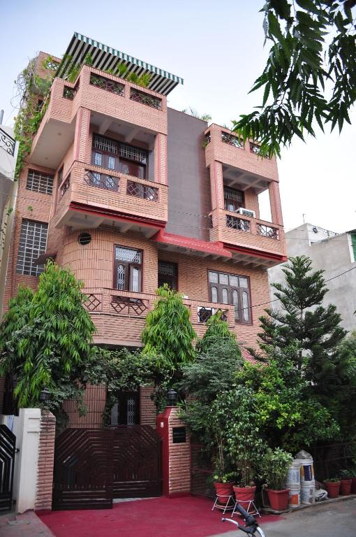 Michael's Homestay,Jhalana Doongri>>Jaipur,3 star