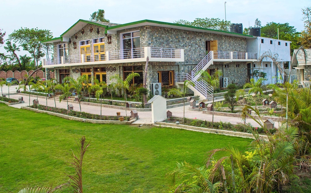 The Banyan Retreat,Neripura,4 star