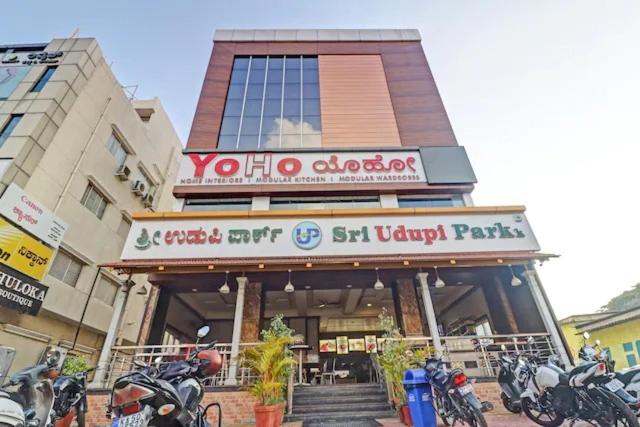 Iroomz Sri Udupi Park Suites Pmc