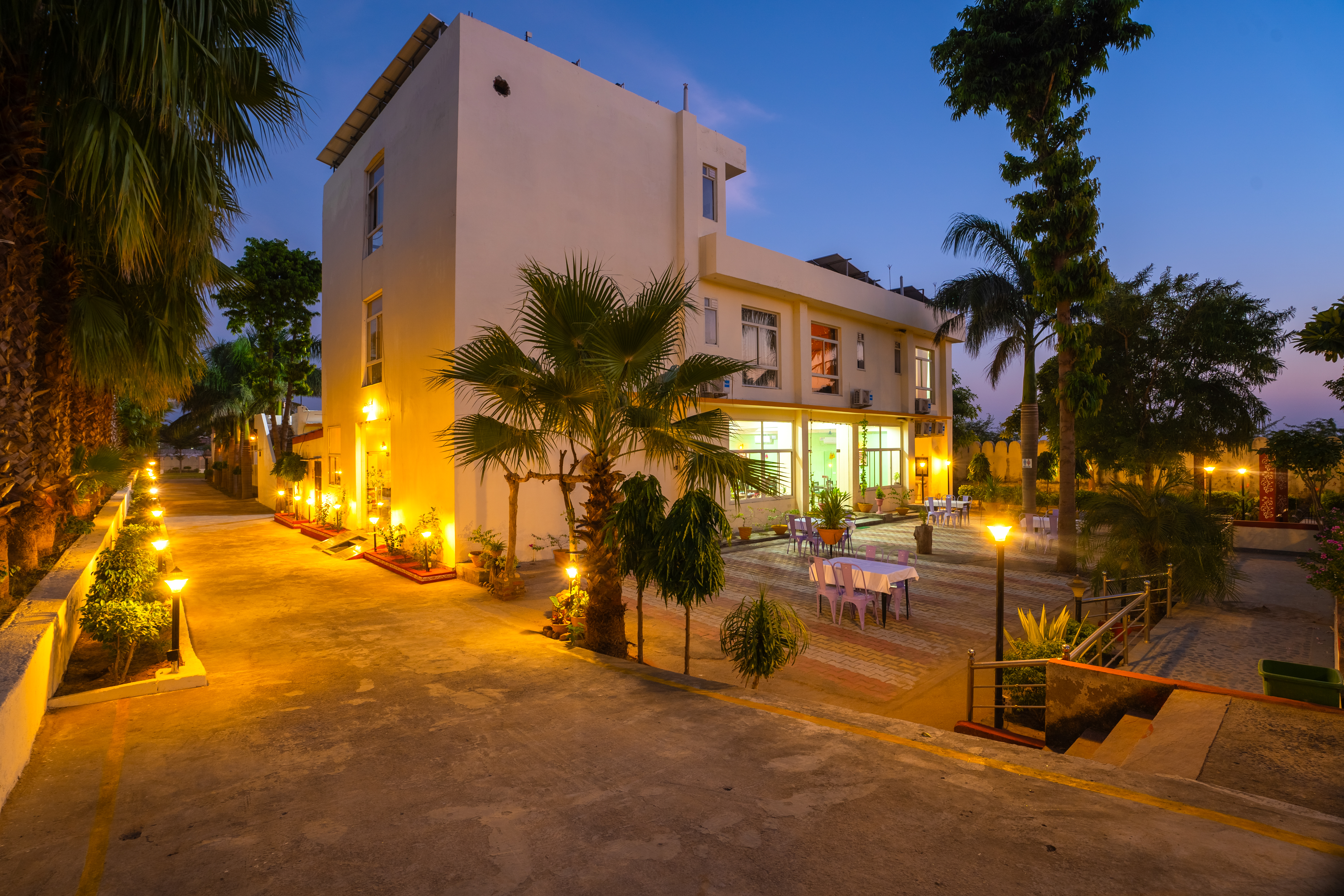 Gharial Bagh Resort,Khandar,1 star