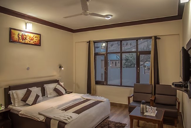 room-image