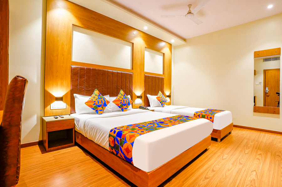 Fabhotel Azure,1St Floor, Unit No 103, Balaji Business Park, Above RBL Bank, Gamdevi, Marol, Andheri East, Mumbai - 400059,3 star