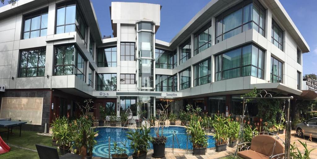 Picaddle The Luxury Boutique Resort,Mahabaleshwar>>Avakali,3 star
