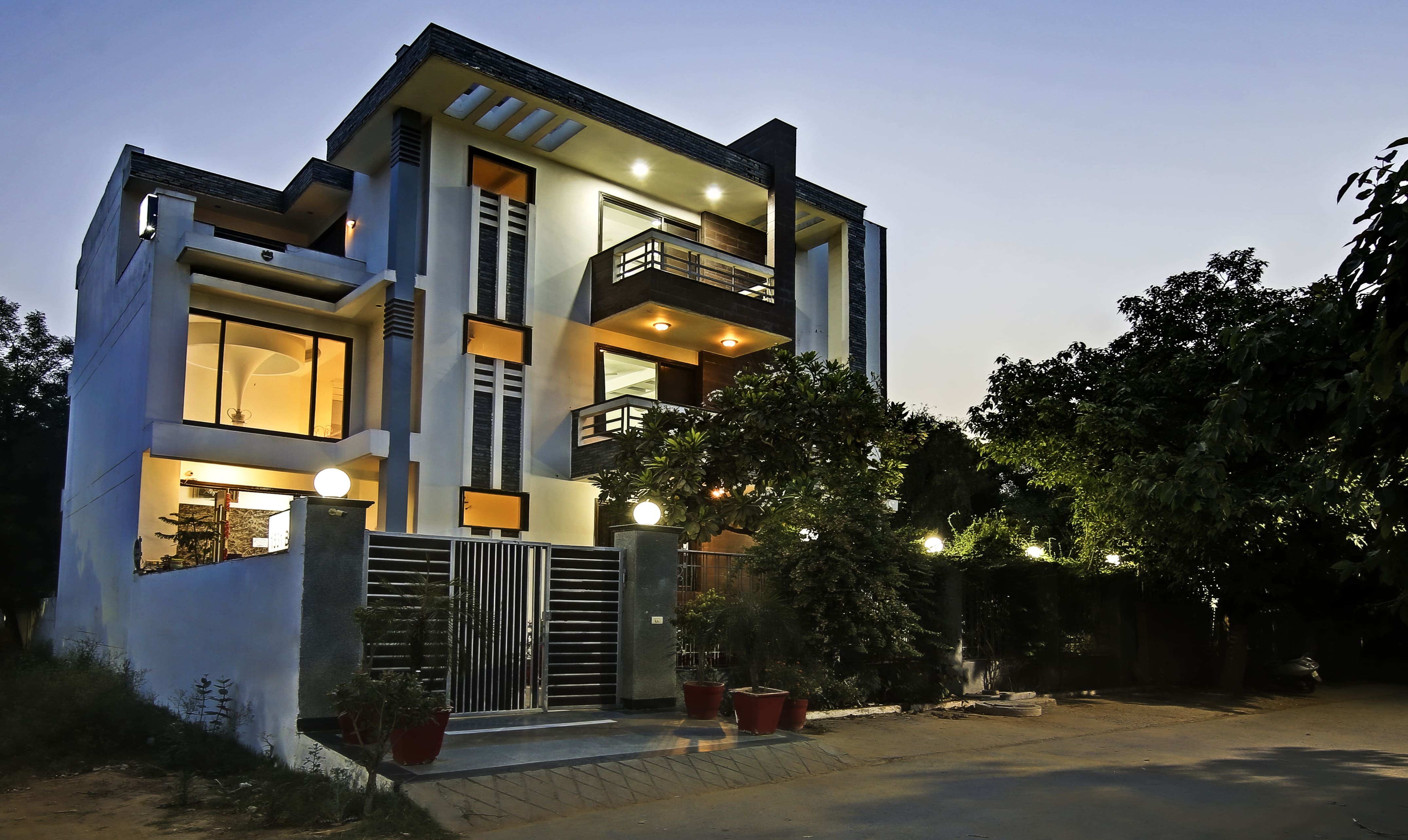 Hotel Blue Moon Residency,New Delhi>>Gurugram,3 star