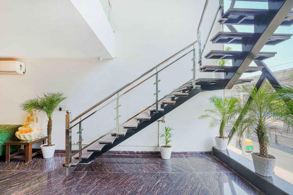 Hotel Paris Chandigarh Zirakpur,Ambala - Chandigarh Rd,3 star