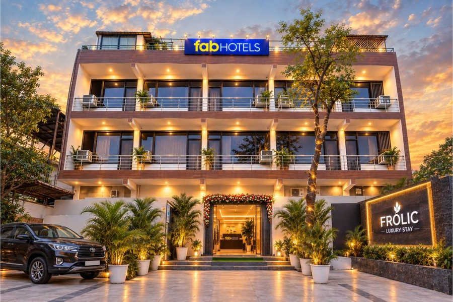 Fabhotel Frolic Luxury Stay,Plot No - 11, Khasra No - 407, Main Road Hoshiyarpur, Sector-52, Gautambuddha Nagar, Sector 52, Noida 201301,3 star