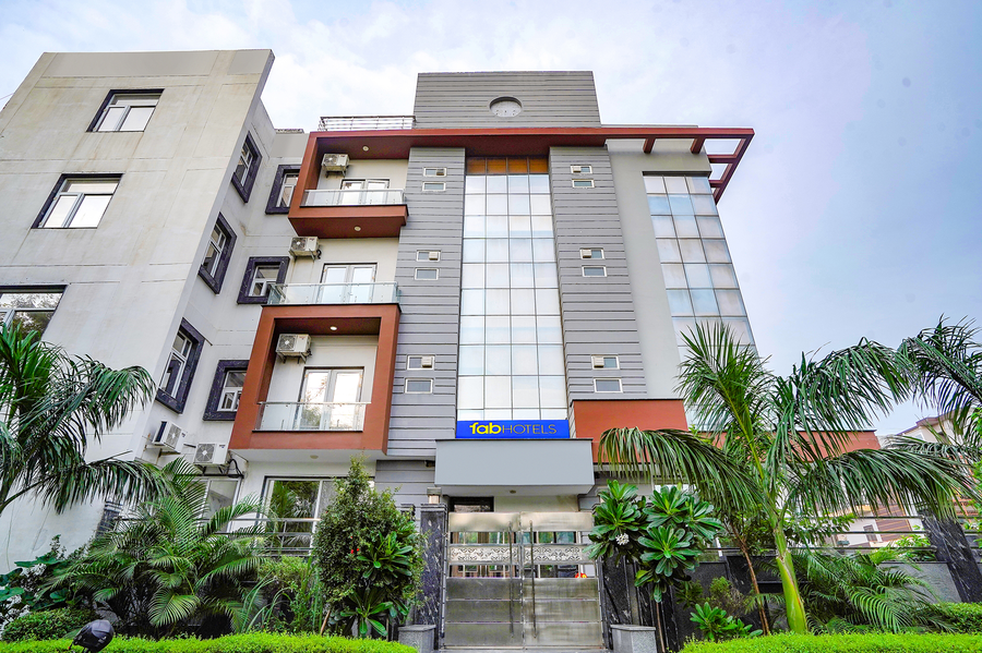 fabhotel 17 suites kailash hospital