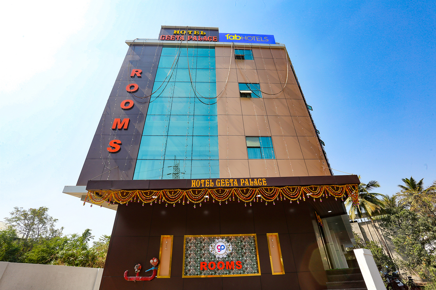 Fabexpress Geeta Palace,,3 star