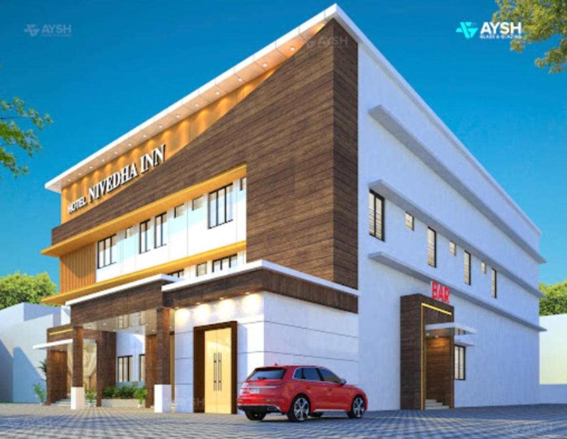 Hotel Nivetha Inn,Kalveerampalayam,3 star