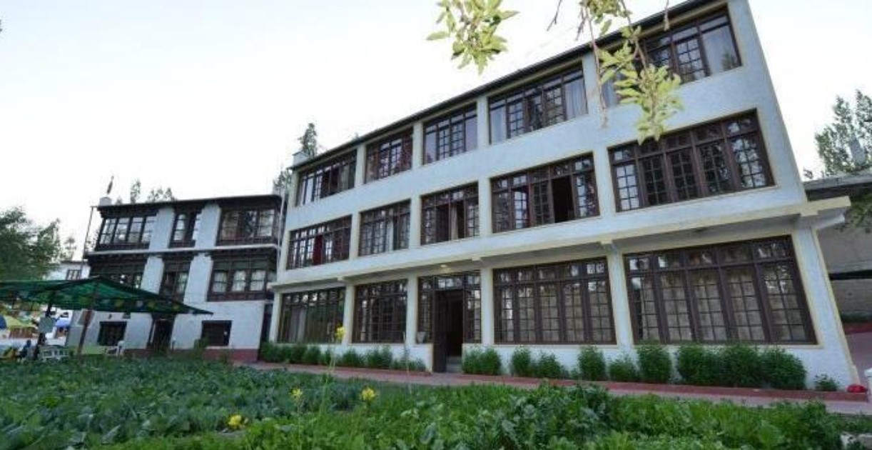 Hotel Asia,Changspa Road,3 star