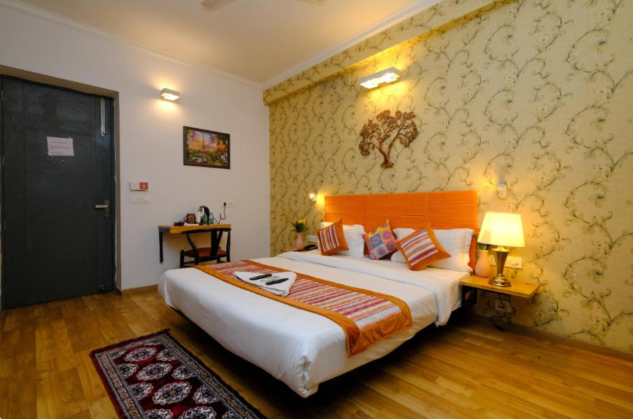 Lime Tree Premier @Medanta,Sector 39,3 star