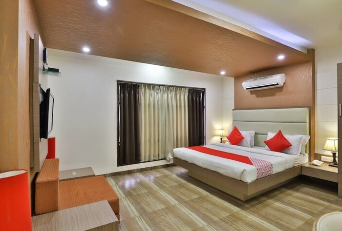 Presidency Studios,,3 star