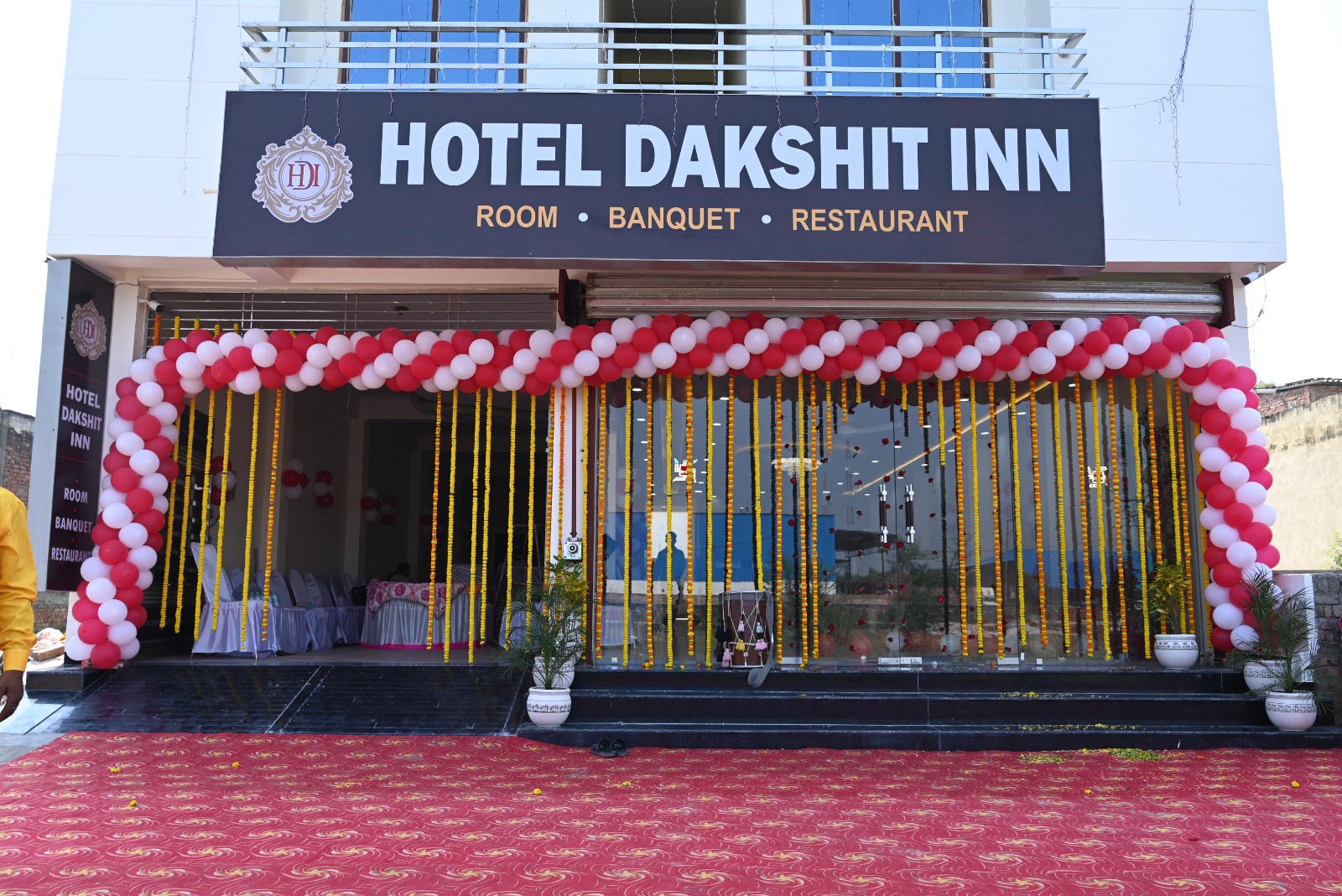 hotel dakshit inn