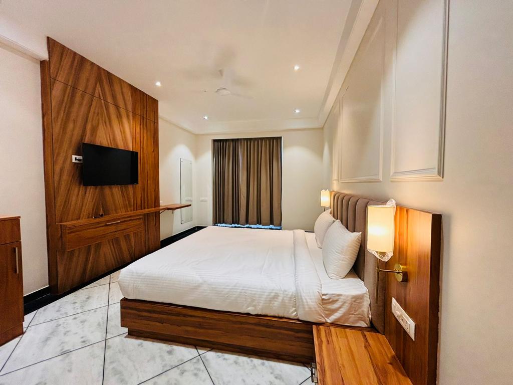 Hotel Saaj Mansion,Gopalpura Bypass,3 star