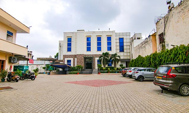 fabhotel jalandhar corporate suites