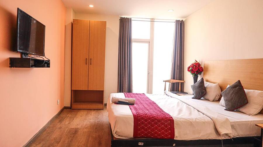 Hotel Noida Grand 121,Sector 104, Noida,3 star