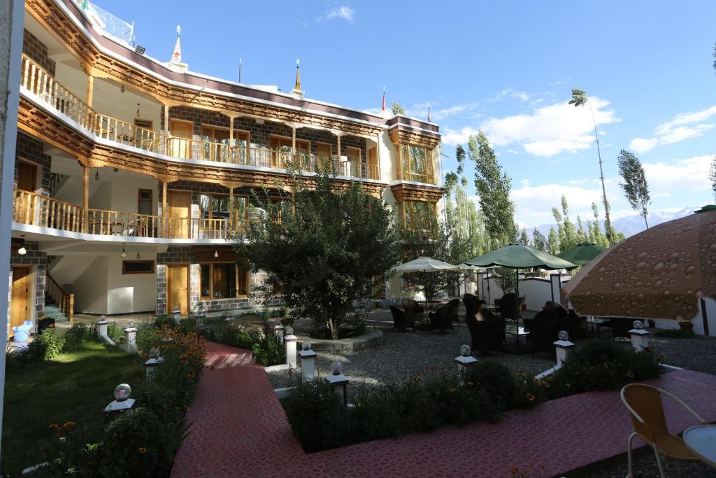 Hotel Lhalingkha,Upper Tukcha Road,3 star