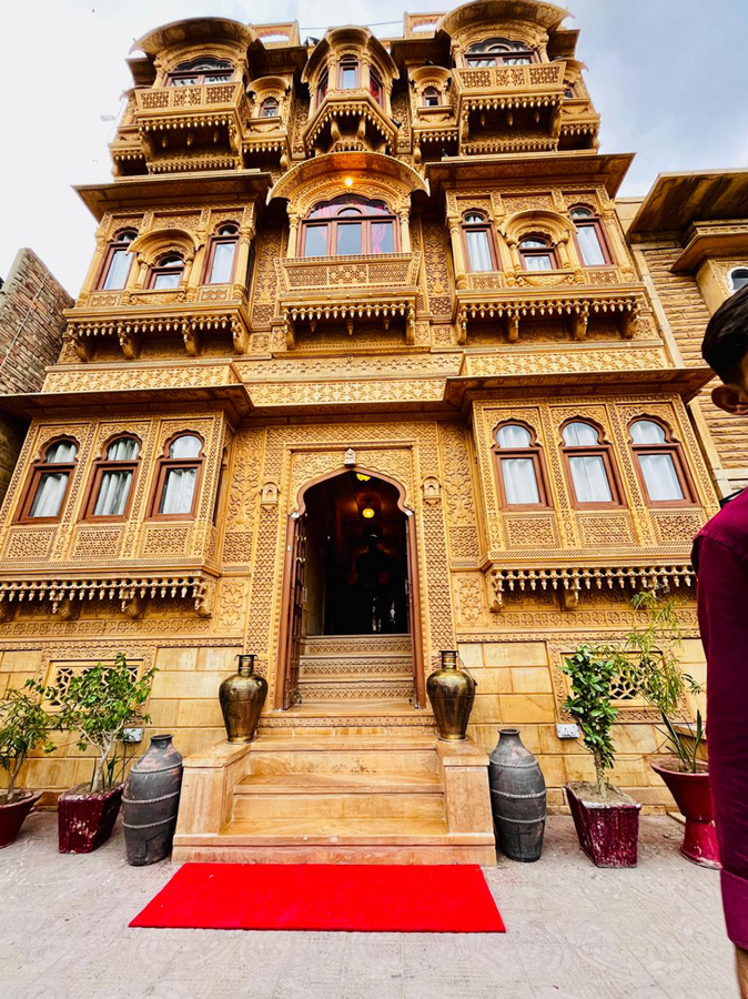 Golden Marigold Hotel,Manak Chowk,3 star