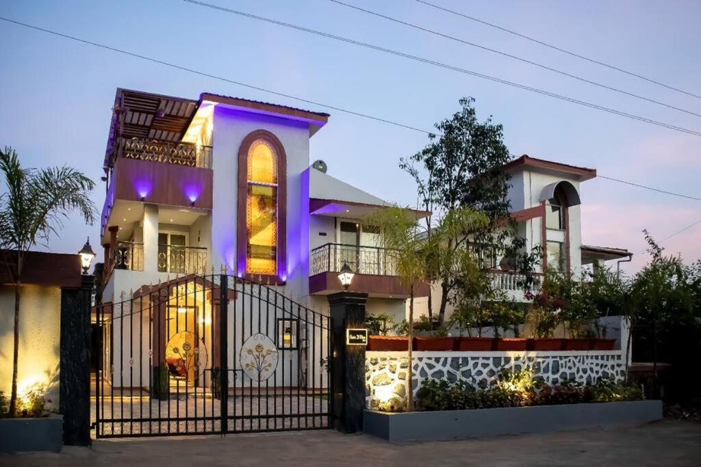 Casa Divine 3Bhk With Pvt Pool,Gold Valley,4 star