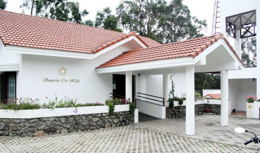 Sunrise On Hills,Near  Kodaikanal  Lake,3 star