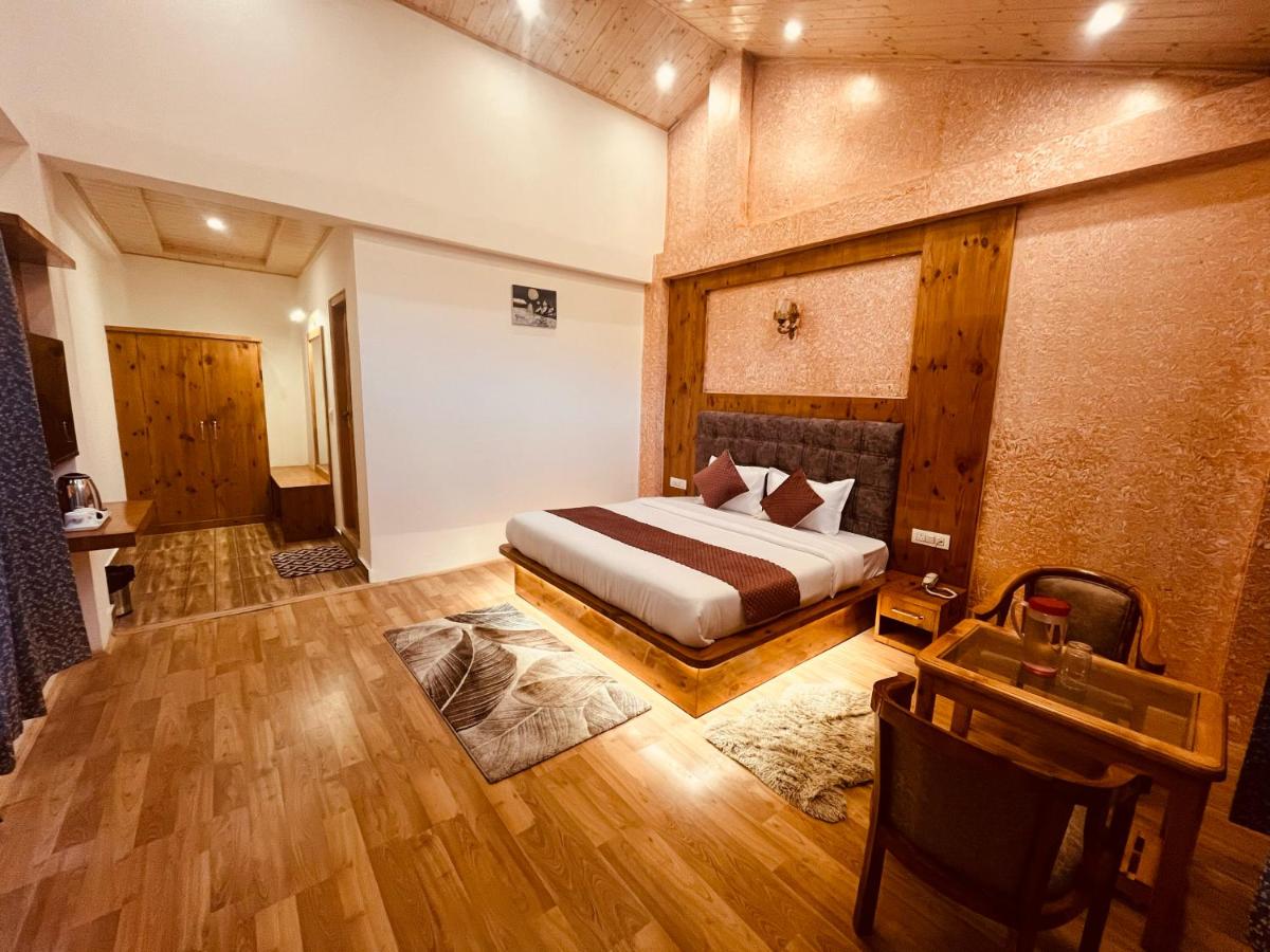 room-image