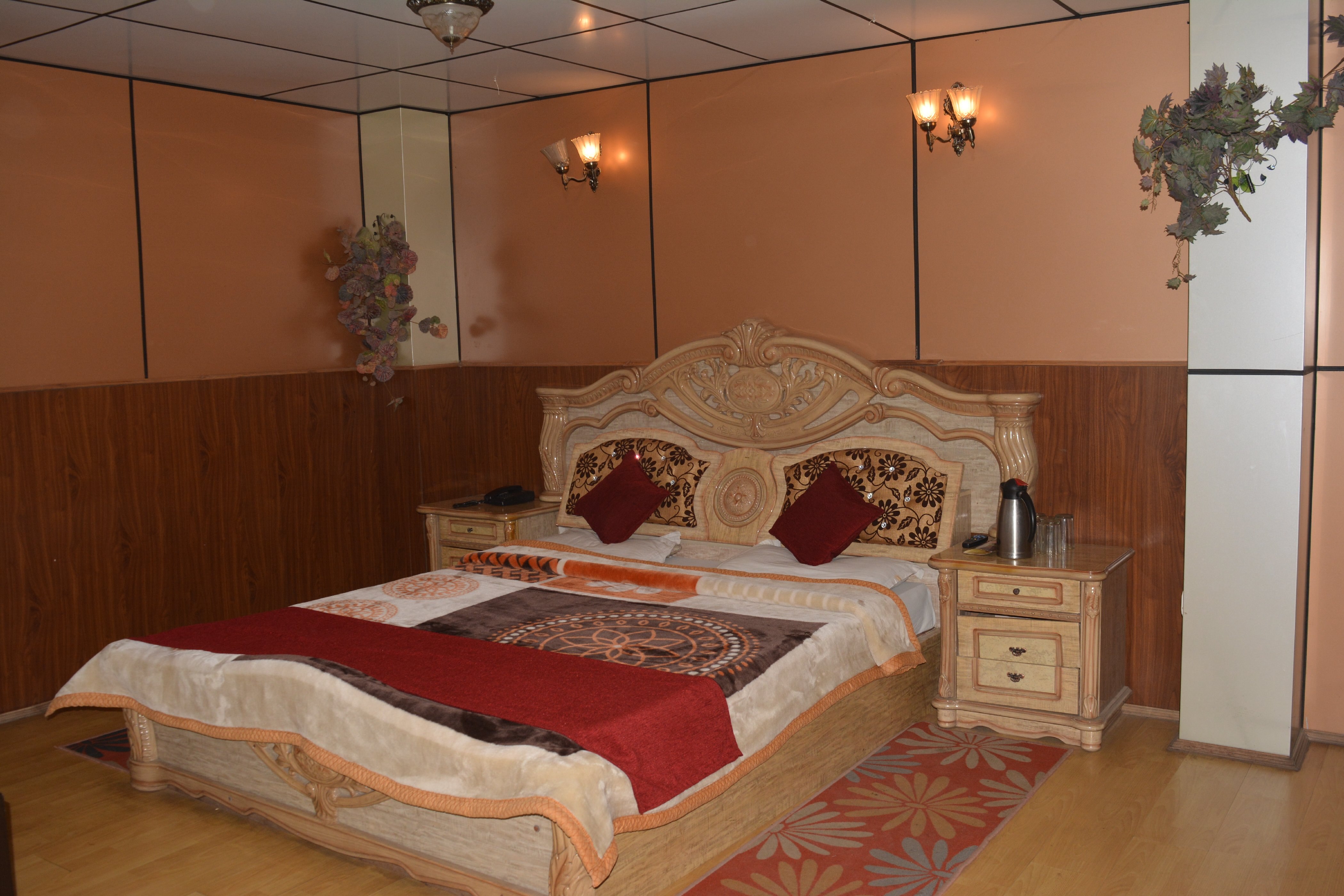 Hotel Crystal Palace Dhanaulti,Tehri>>Dhanaulti,5 star