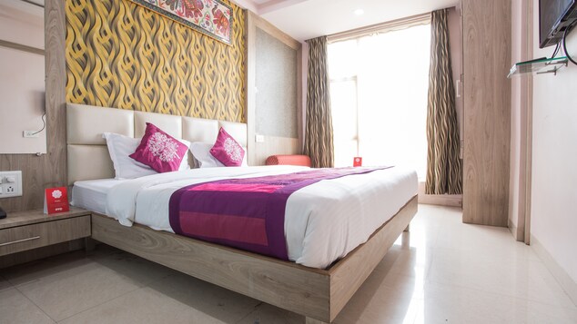 Hotel Aamantran Avenue,Near Ujjain Train Station,3 star