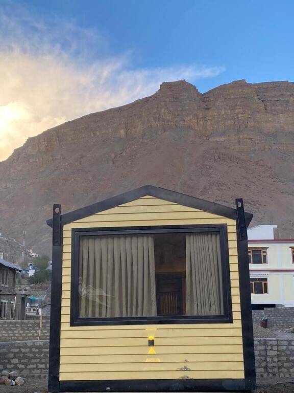Yellow Hotels And Cottages,,3 star