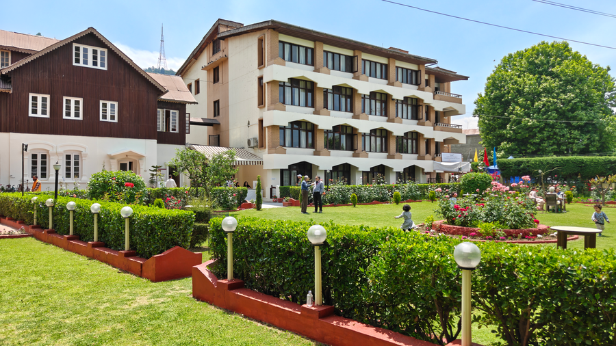 Hotel Nehrus,Dal Lake, Boulevard Rd, Gagribal, Srinagar, Jammu And Kashmir 190001,3 star