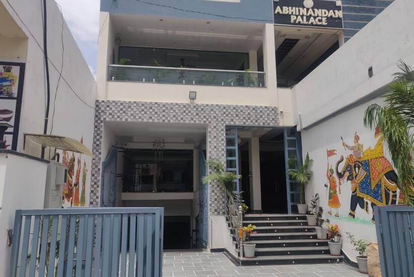 Hotel Abhinandan Palace,Pichola Lake,3 star