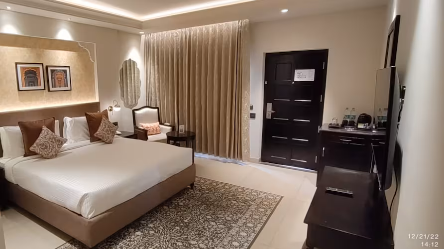 room-image