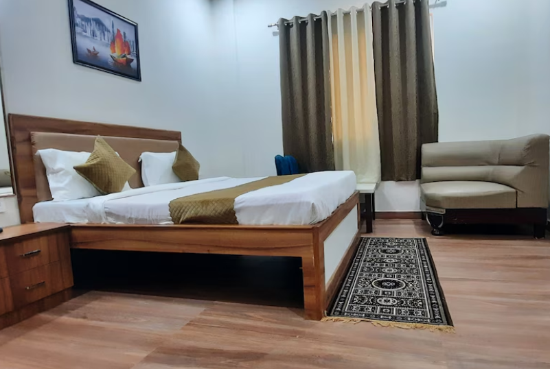 Pavitram Banquet & Hotel,,3 star