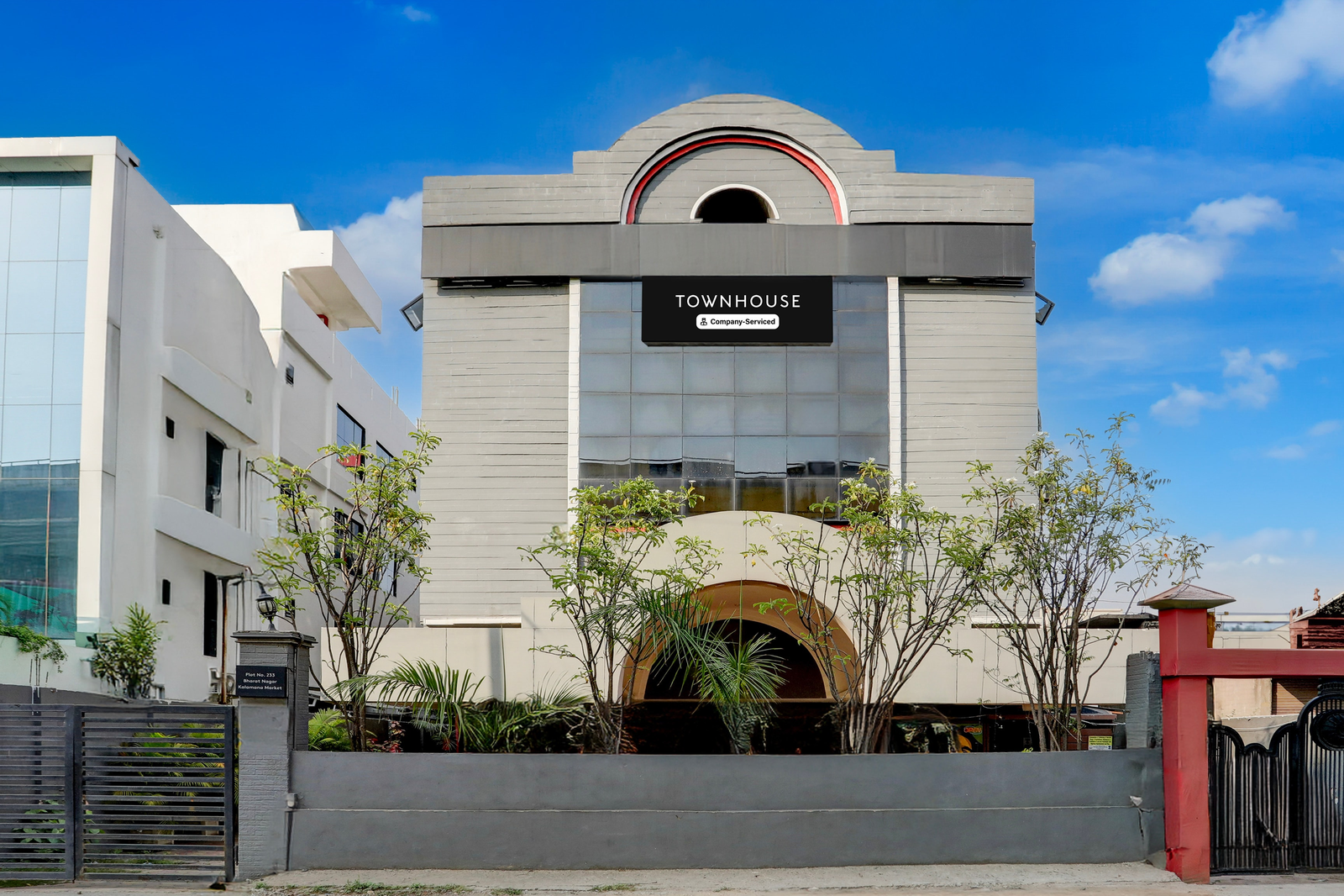 Super Townhouse Kalmana,,3 star