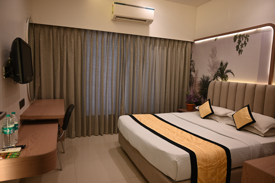 Hotel Shradha Saburi Palace,Akola>>Ahmednagar,3 star