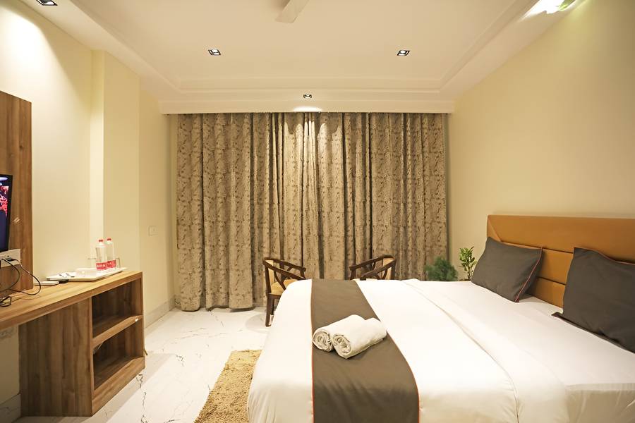 Hotel Good Luck House Near Delhi Airport