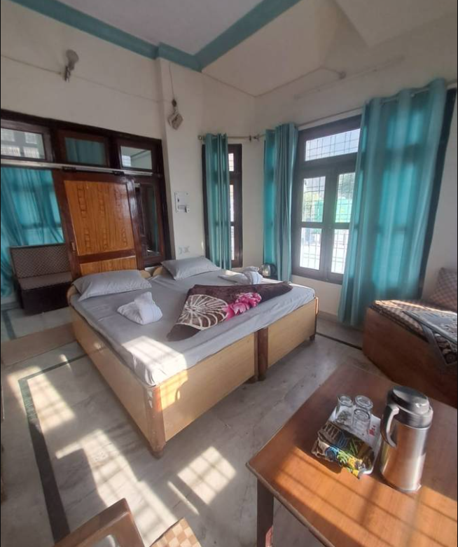room-image
