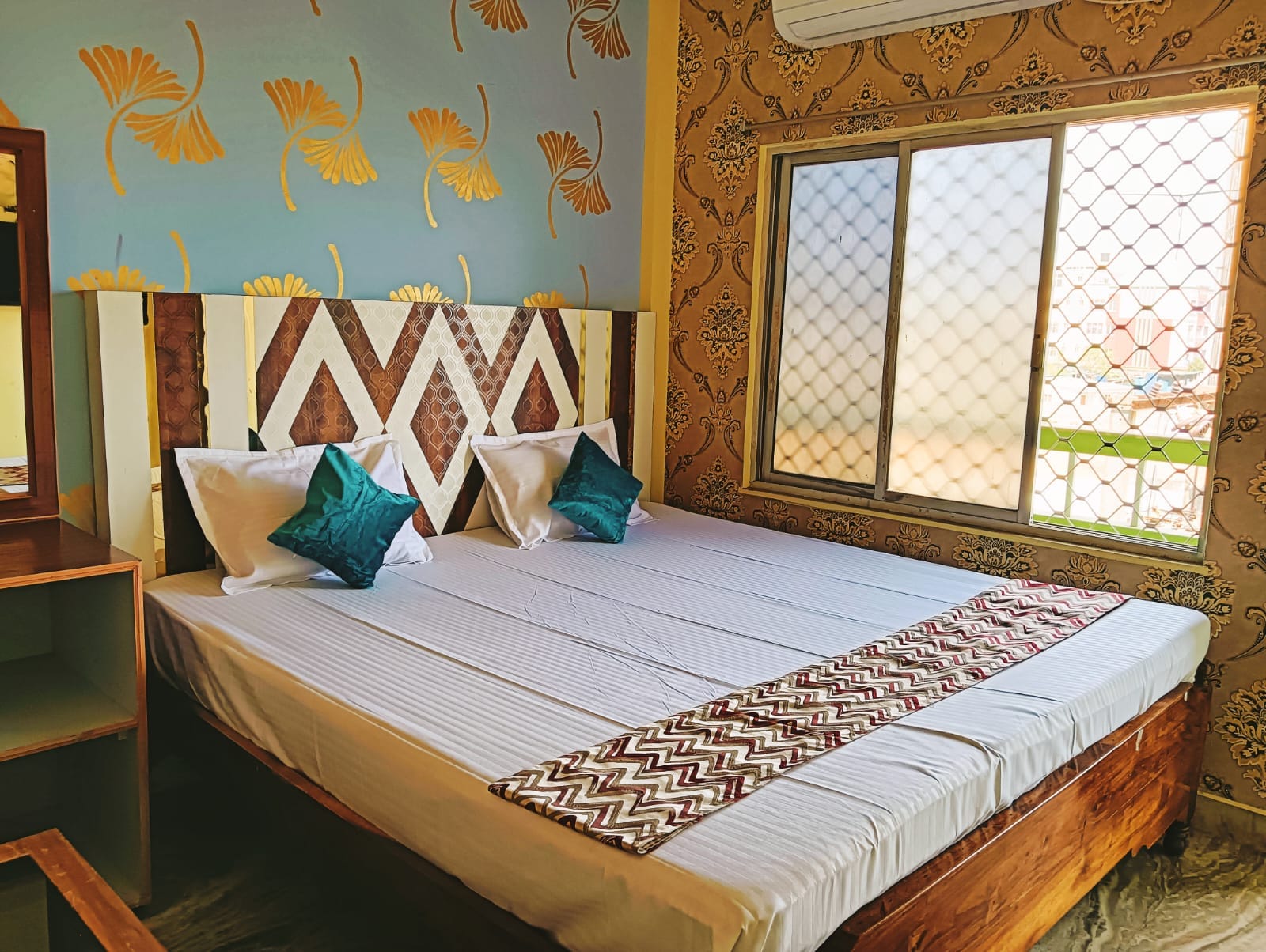 room-image
