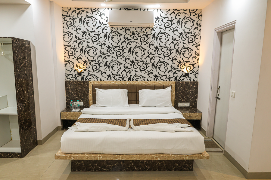Sairaah Golden Suites,Near Sai Baba Temple,3 star