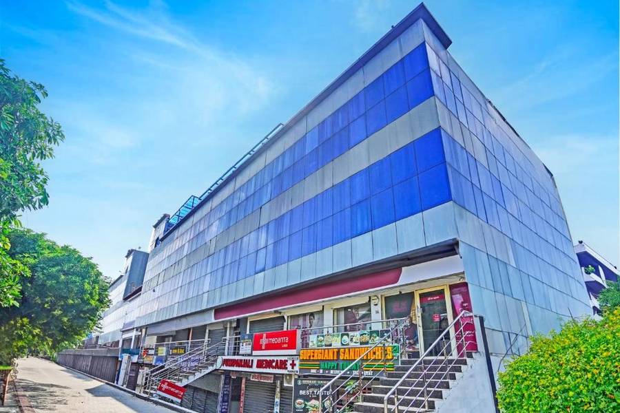 Townhouse 1434 Mukut Bazar,CHAUDHARY CHARAN SINGH INTERNATIONAL AIRPORT,3 star