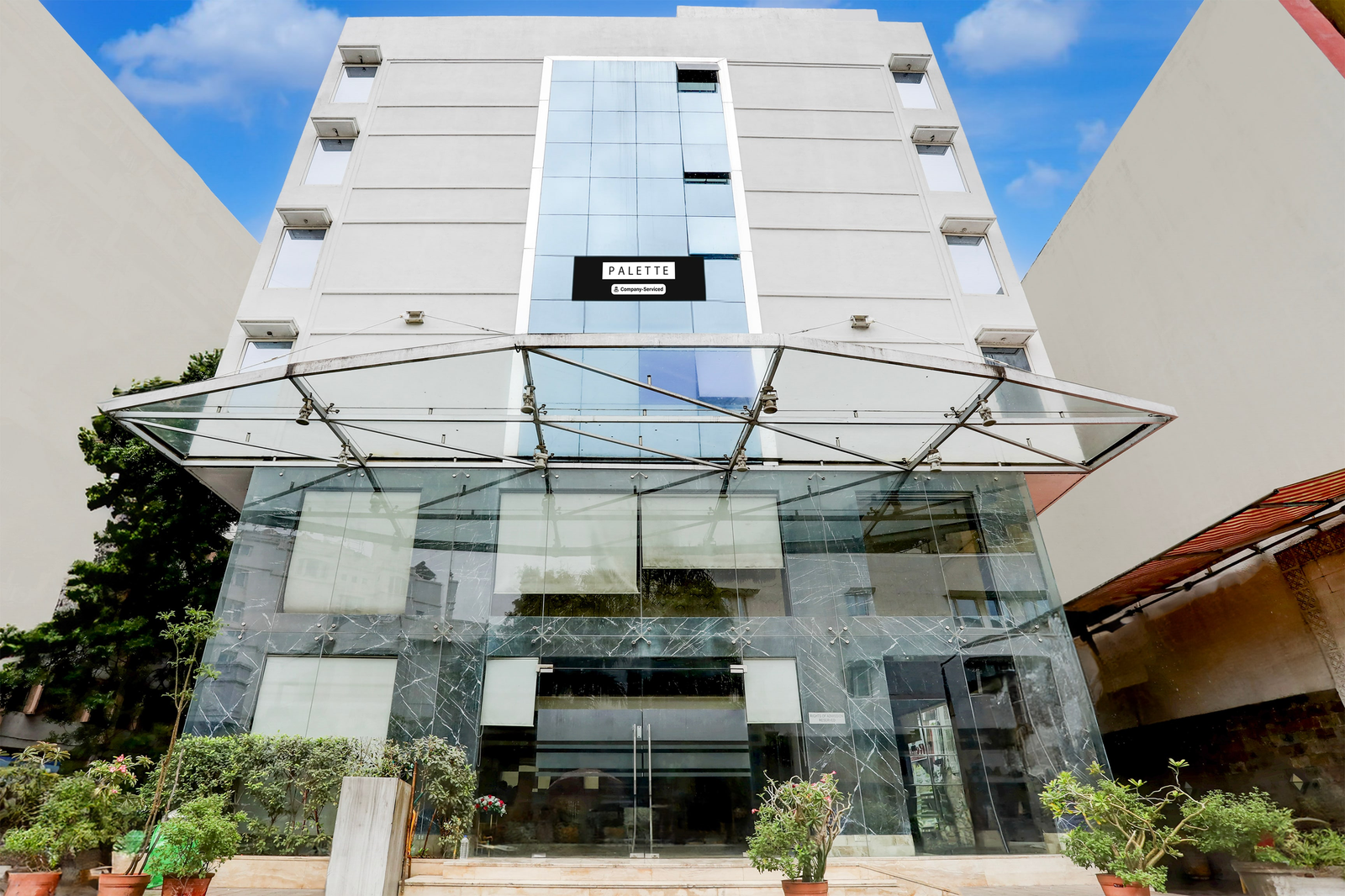 Palette River Front Formerly Host Inn,Near Nehru Bridge,3 star