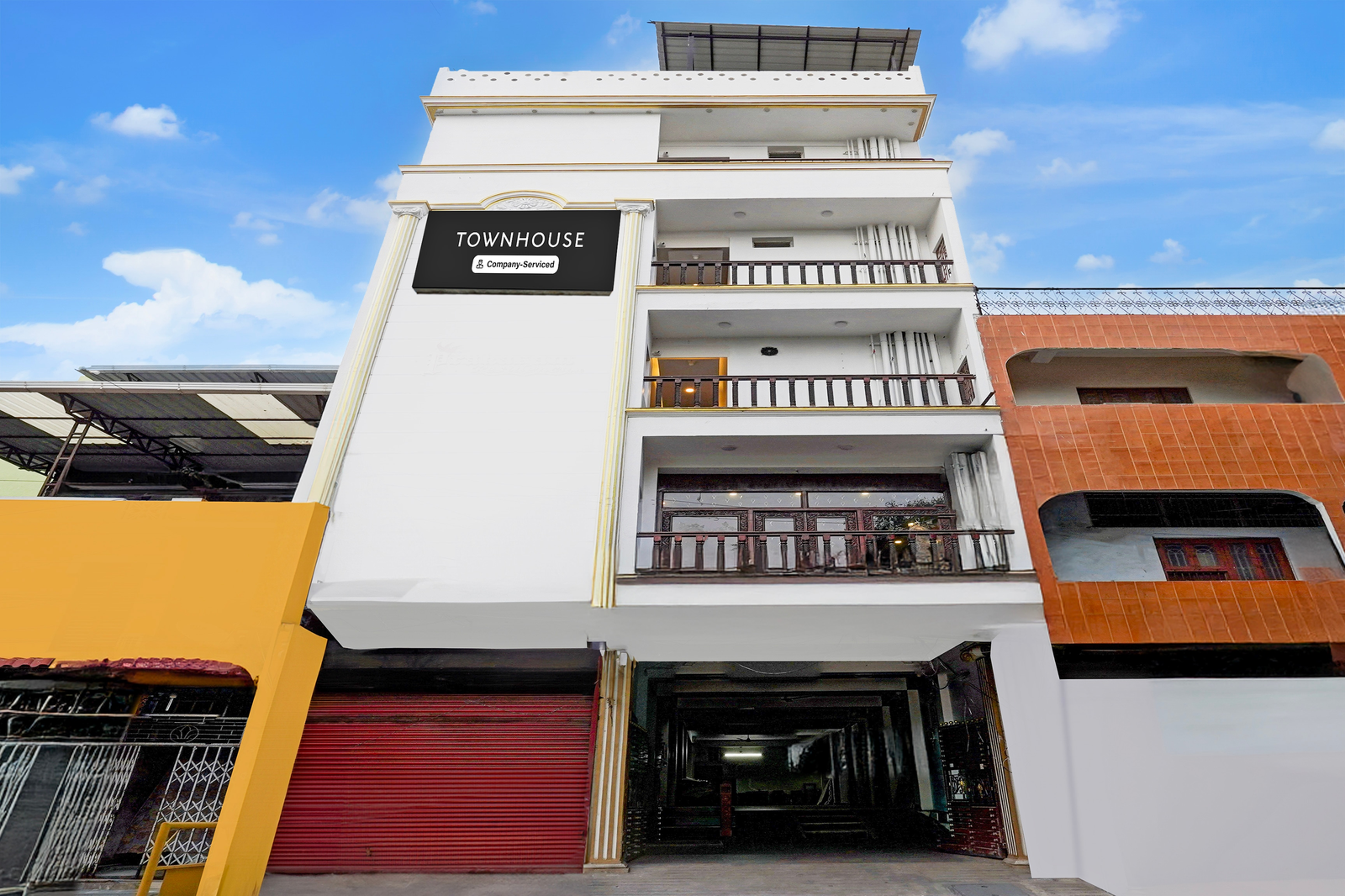 Super Townhouse White Town Near Rock Beach,,4 star